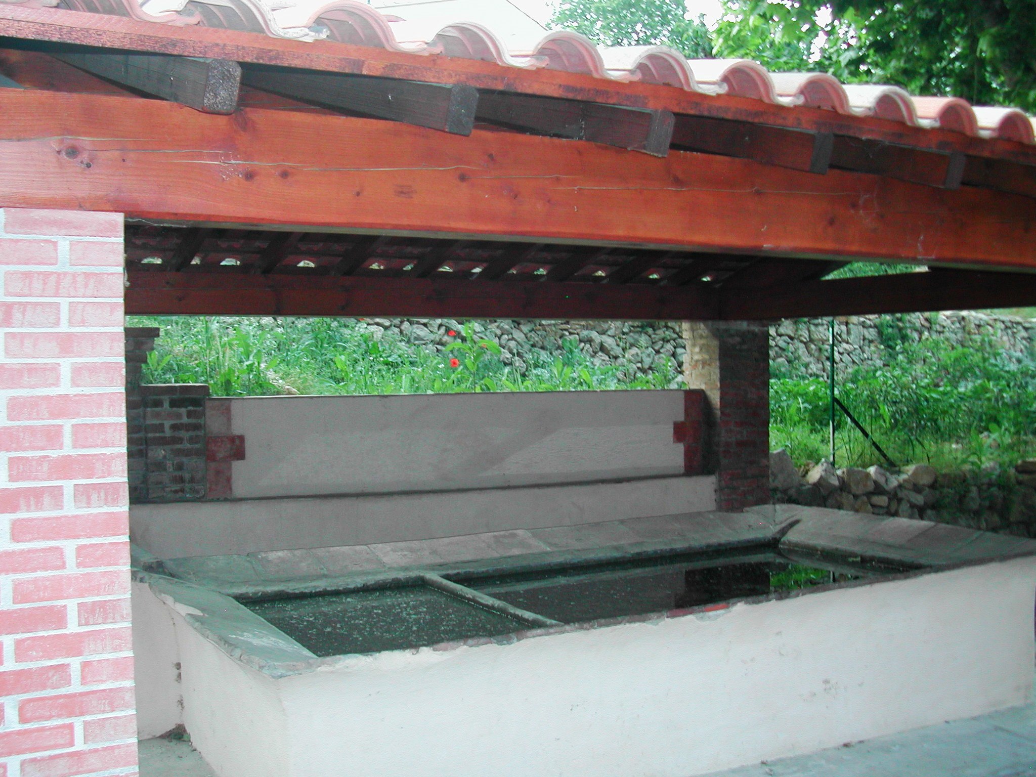 Le lavoir public de Sainte-Anne-d'Evenos 